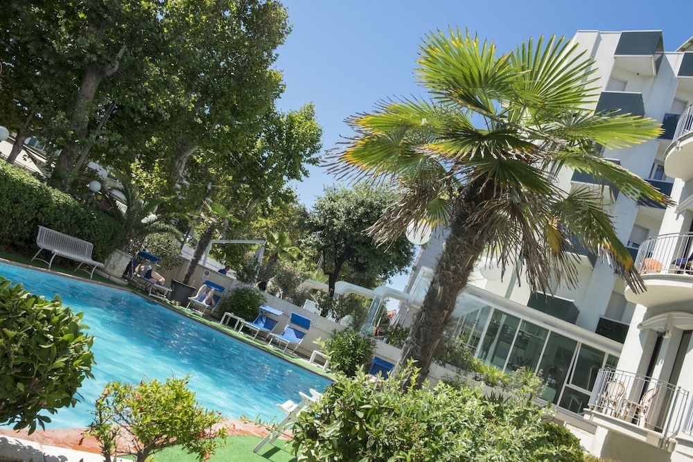 Hotel Ambassador1
