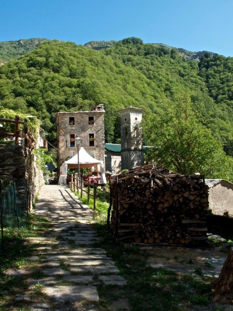 Antico Borgo Isola Santa2