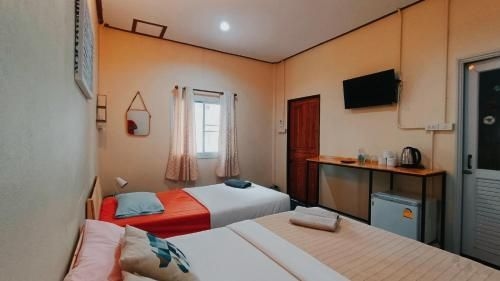 เลค แคมป์ รีสอร์ท (Lake Camp Resort)1