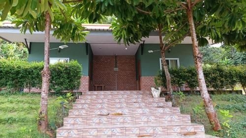 เลค แคมป์ รีสอร์ท (Lake Camp Resort)0