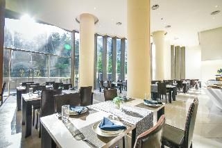โรงแรมอริสโต สุรินทร์ บีช (The Aristo Surin Beach)4