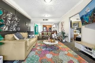 เชฟรอน เรอเนซองส์ วี อะคอมโมเดต (Chevron Renaissance We Accommodate)1