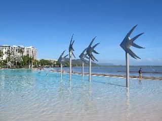 โกลบอล แบ็คแพ็กเกอร์ส เคิร์นส์ วอเตอร์ฟร้อนท์ (Global Backpackers Cairns Waterfront)1