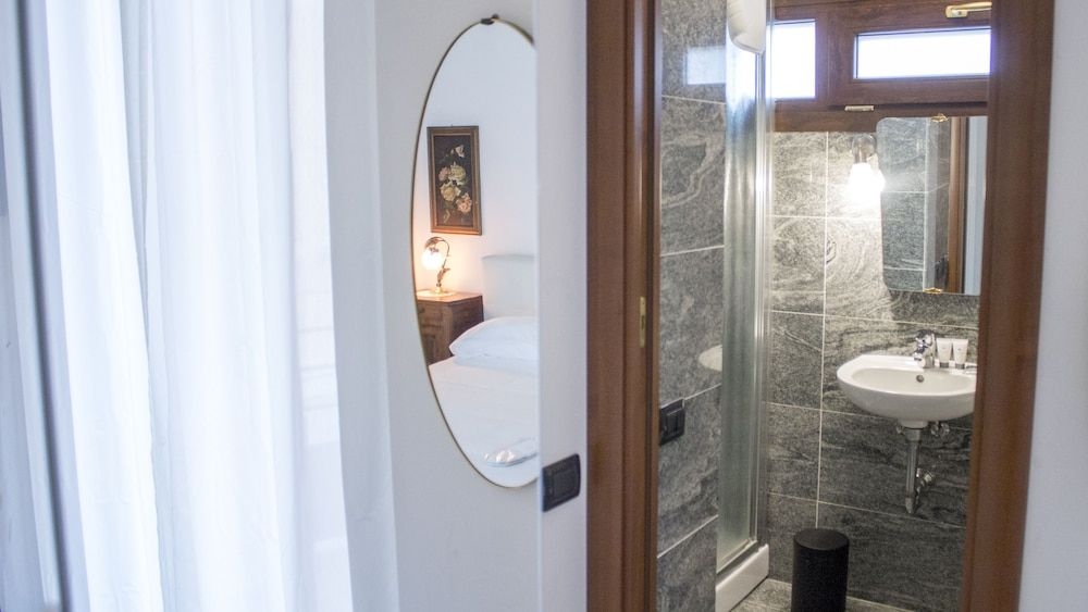 ไอเอลโล สวีท แอนด์ รูมส์ (Aiello Suites & Rooms)4