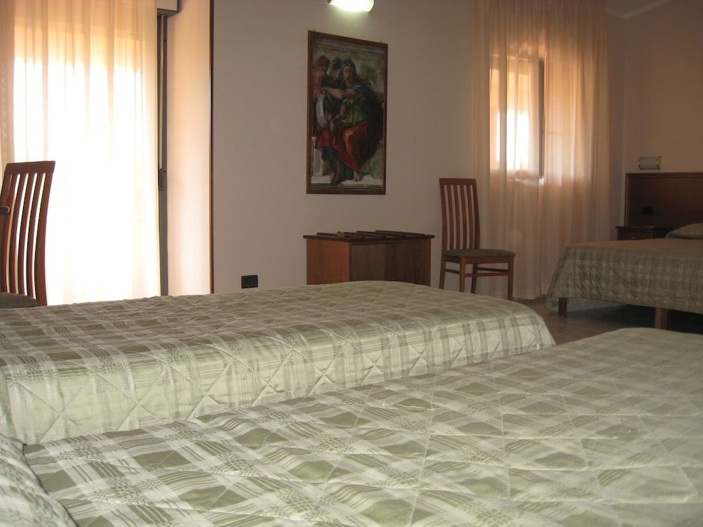 Pausania Inn0