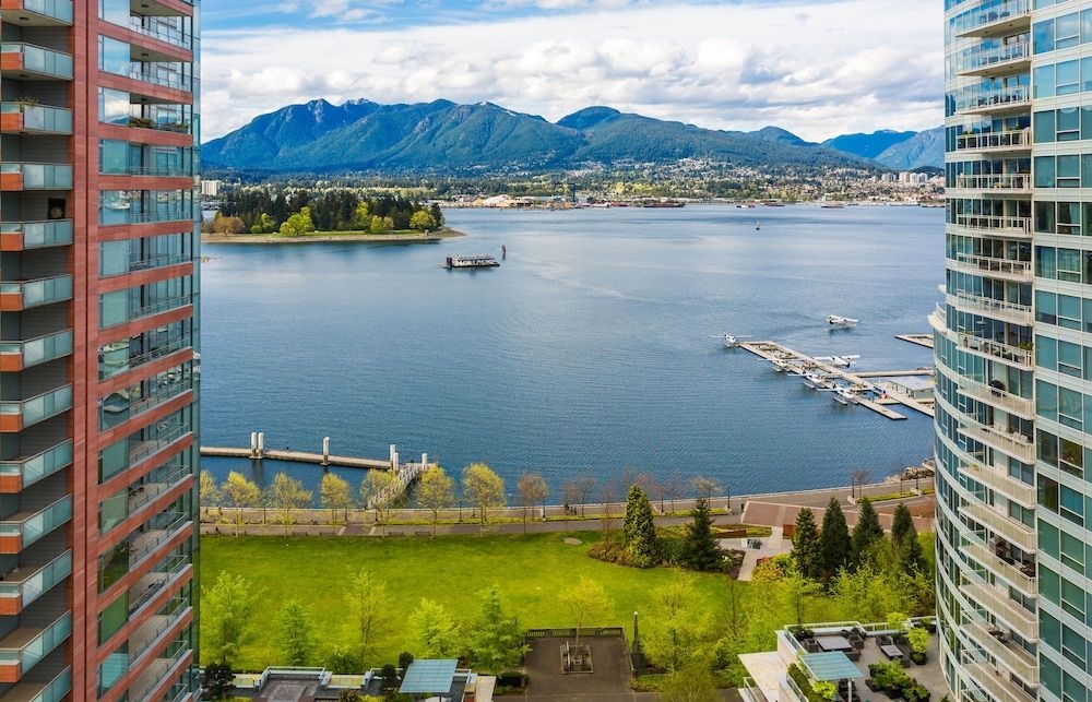 Renaissance Vancouver Hotel Harbourside2