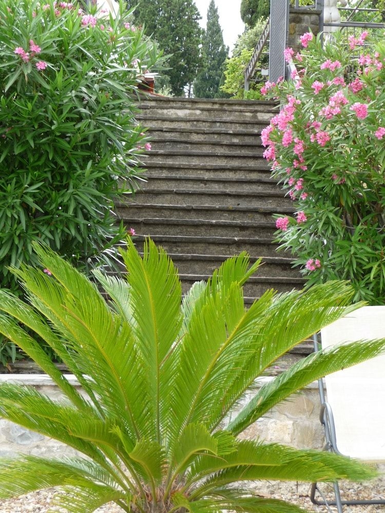 Villa dei Bosconi0