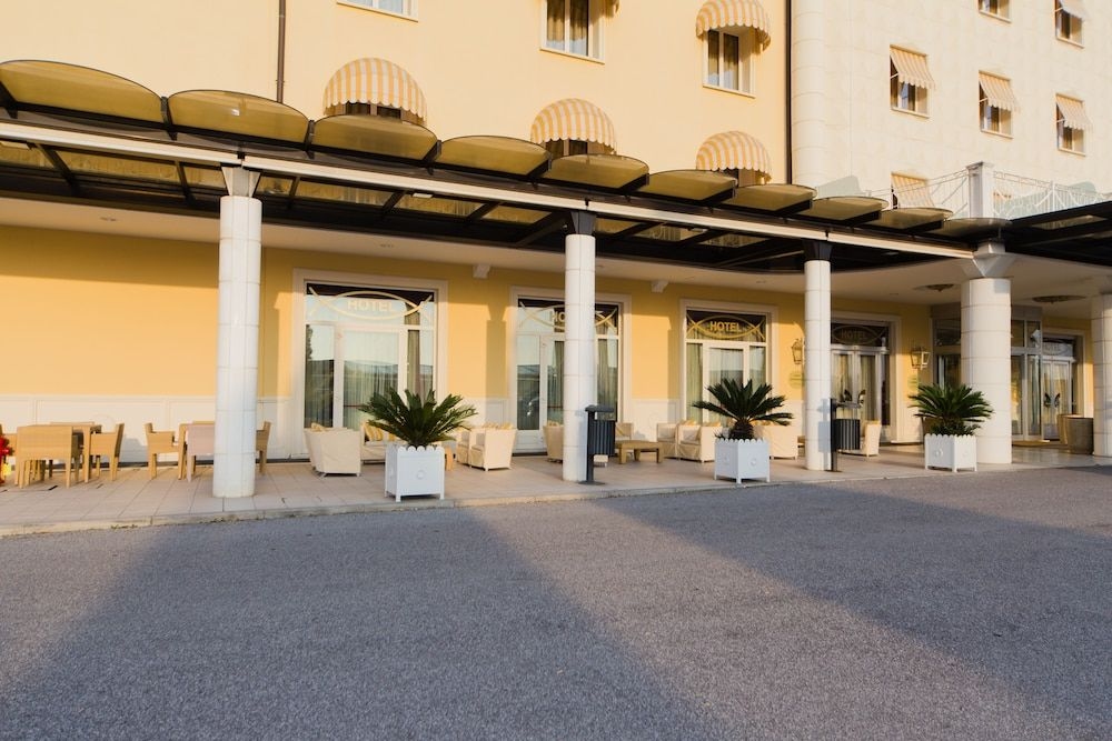 Zanhotel and Meeting Centergross1