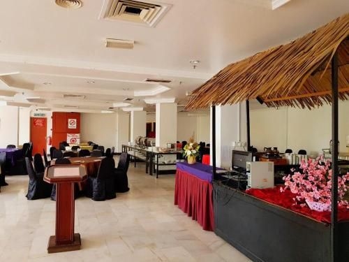 โรงแรมแกรนด์คริสตัล (Hotel Grand Crystal)1