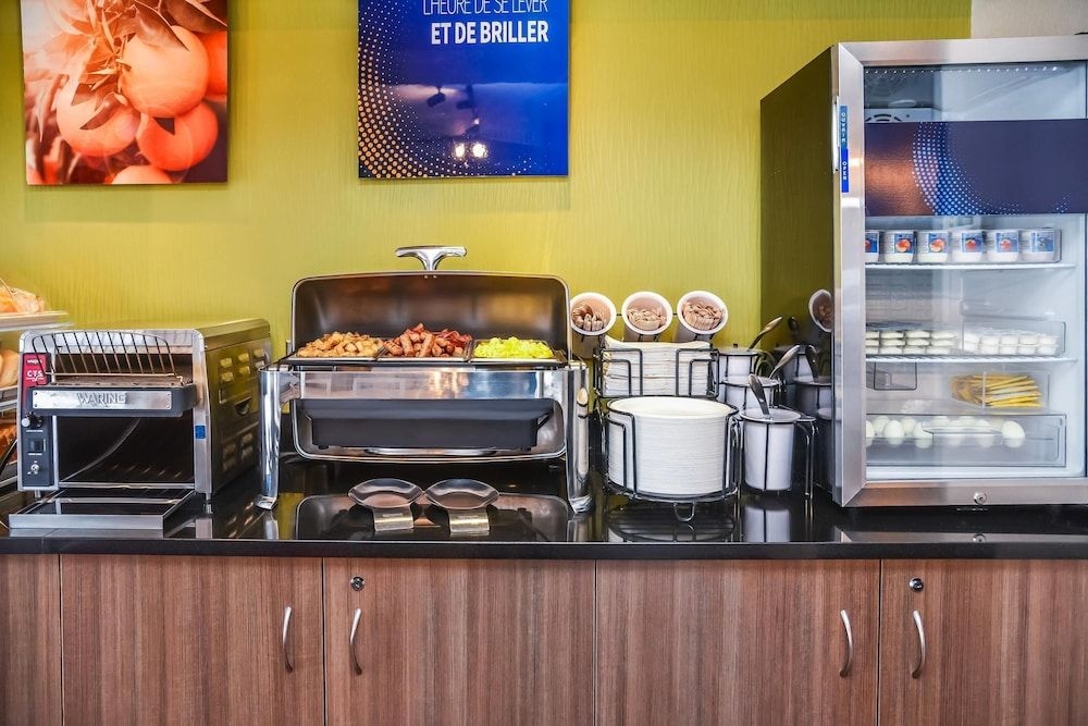 คอมฟอร์ท อินน์ (Comfort Inn Gatineau)3