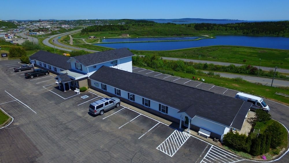 Econo Lodge & Suites3