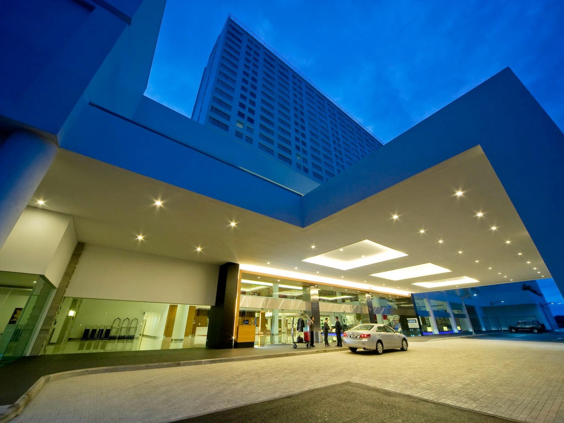 Pullman Kuching Hotel1