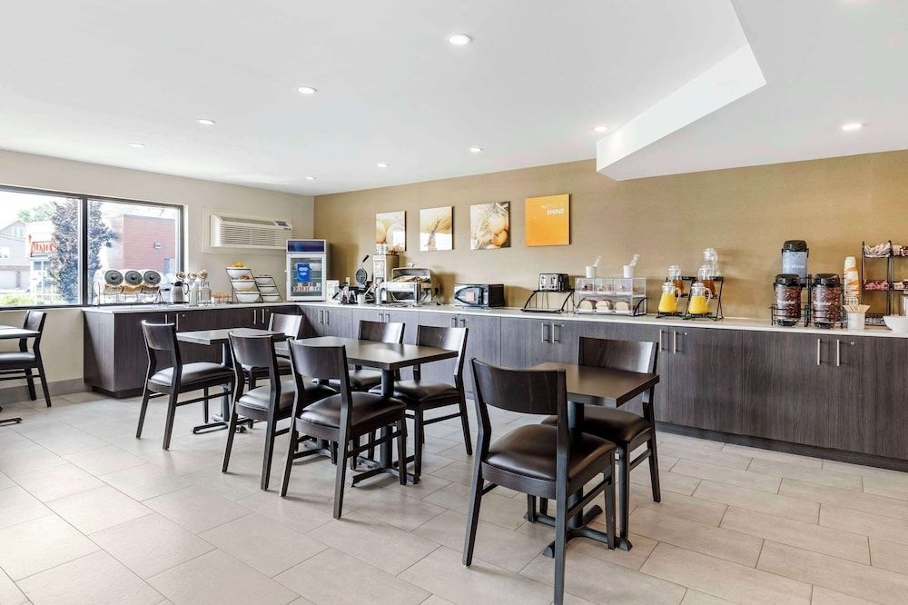 โรงแรมคอมฟอร์ต อินน์ วินด์เซอร์ (Comfort Inn Windsor)4