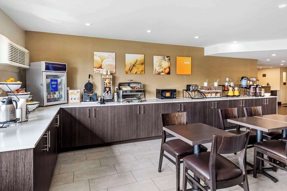 โรงแรมคอมฟอร์ต อินน์ วินด์เซอร์ (Comfort Inn Windsor)3