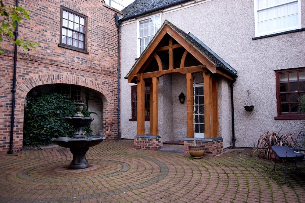 Donington Manor2