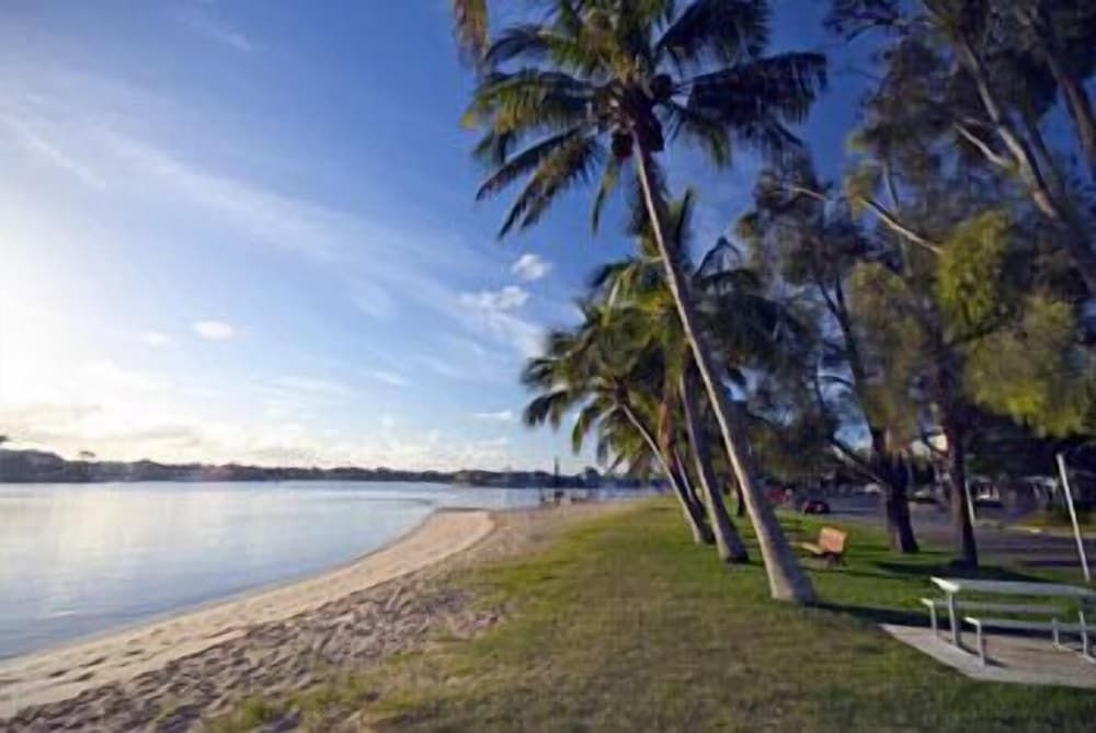 Budds Beach Apartments2