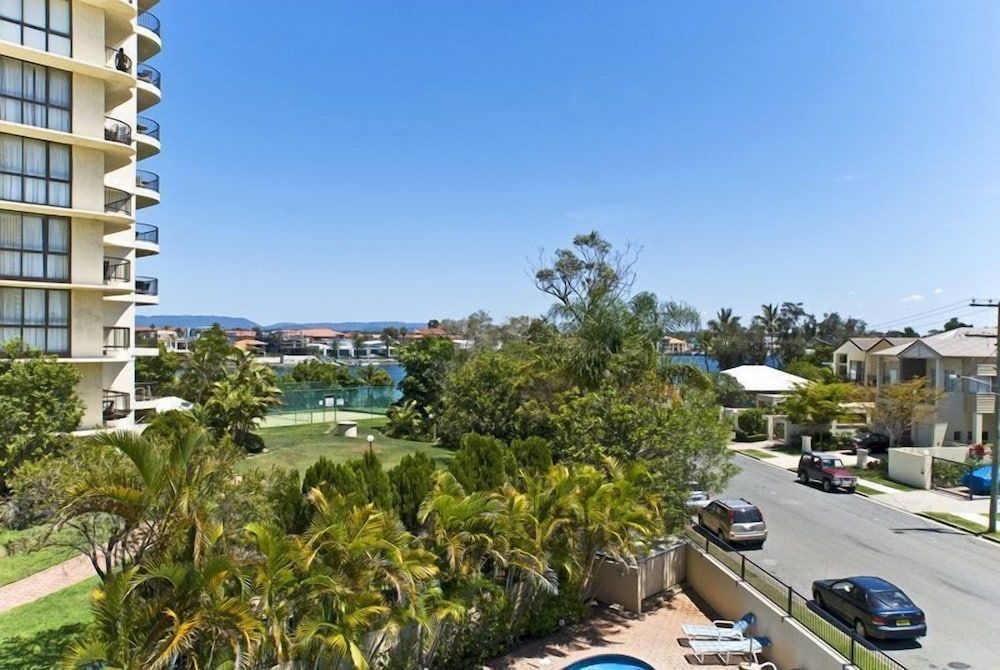 Budds Beach Apartments1