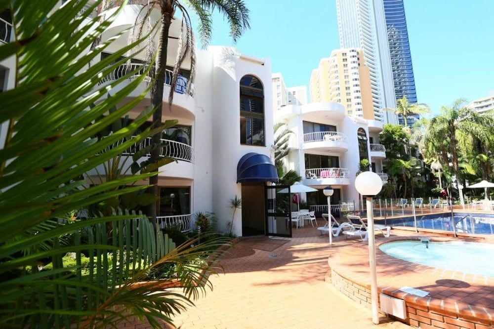 St Tropez Apartments4