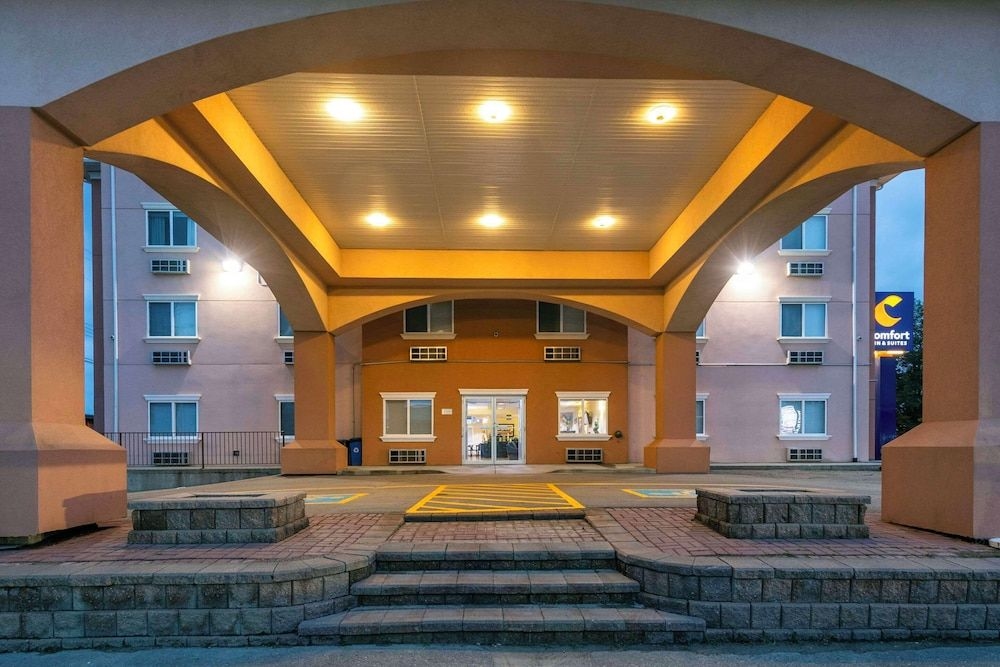 Comfort Inn And Suites Edson3