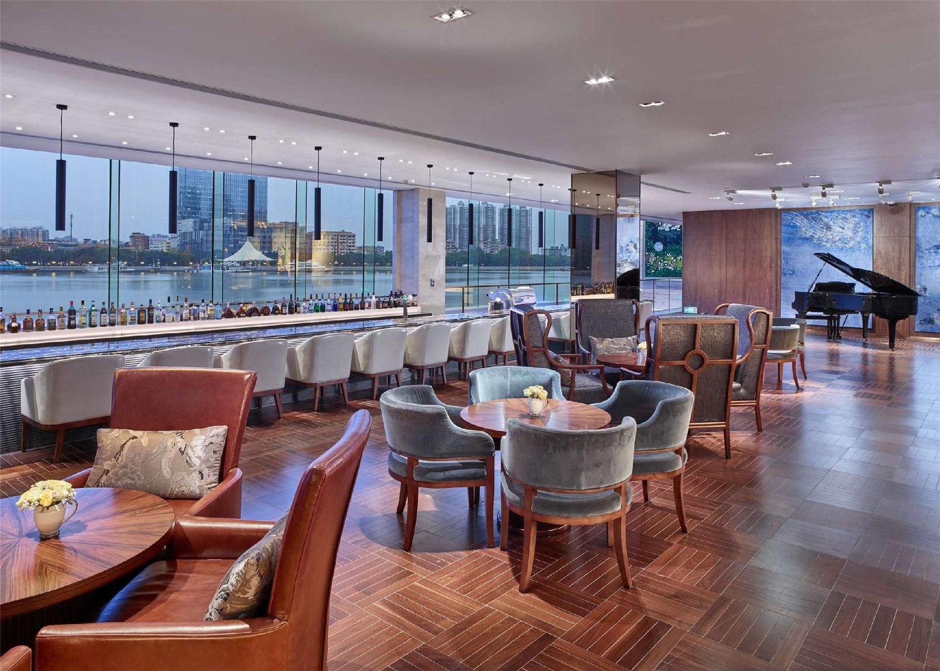 โรงแรมไวท์สวอน (White Swan Hotel)2