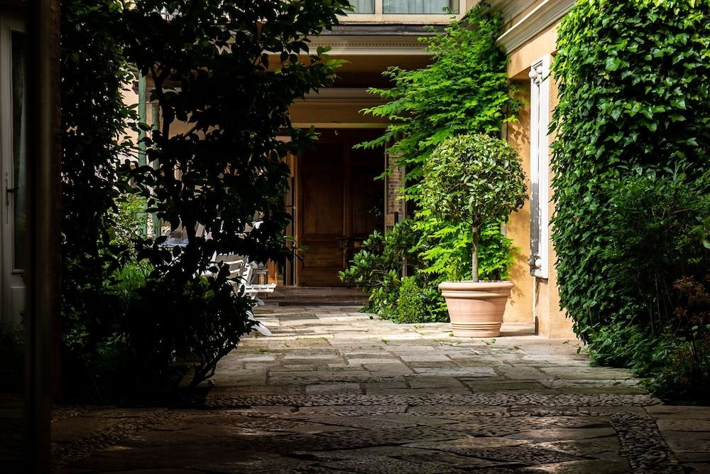 Grand Hotel Du Lion D'Or3