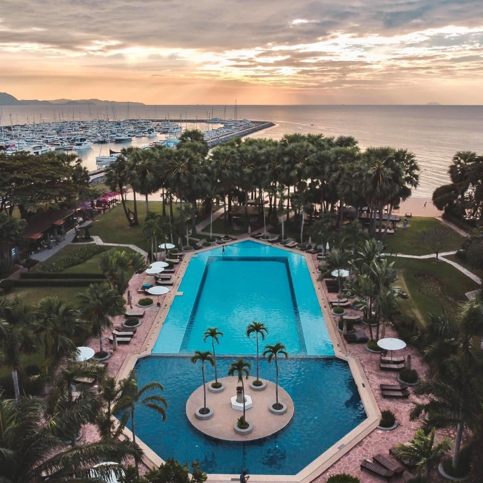 โบทานี บีช รีสอร์ท พัทยา (Botany Beach Resort Pattaya)0