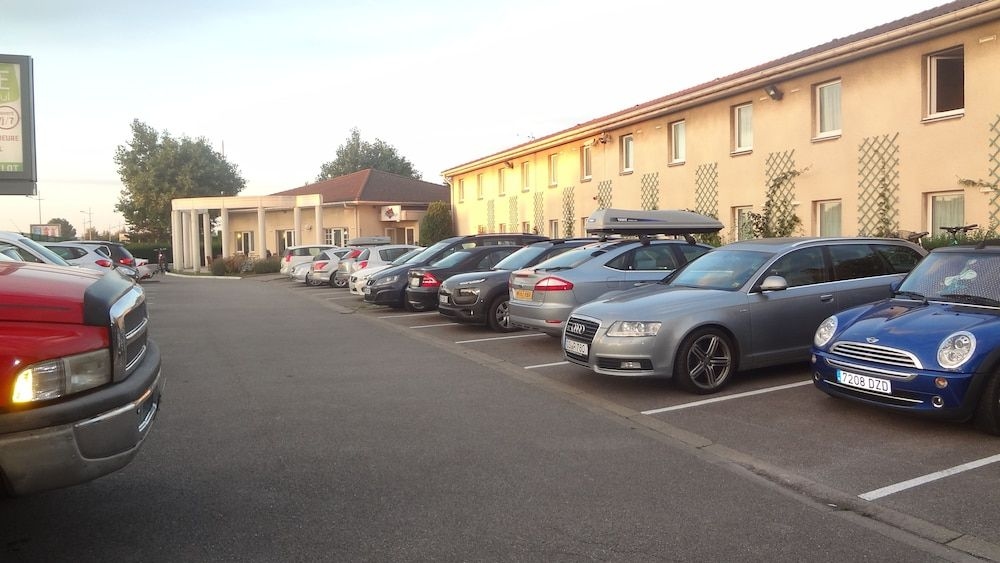 Cottage Hotel3