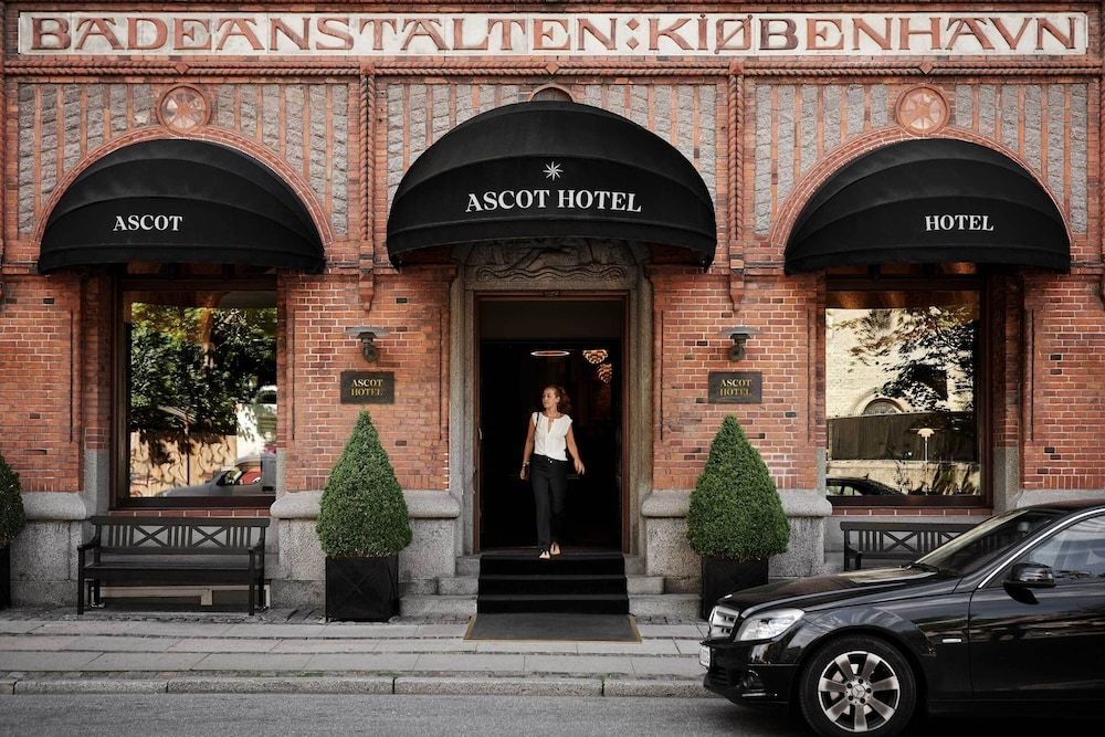 Ascot Hotel1