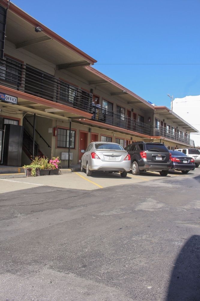 Bay Bridge Inn1