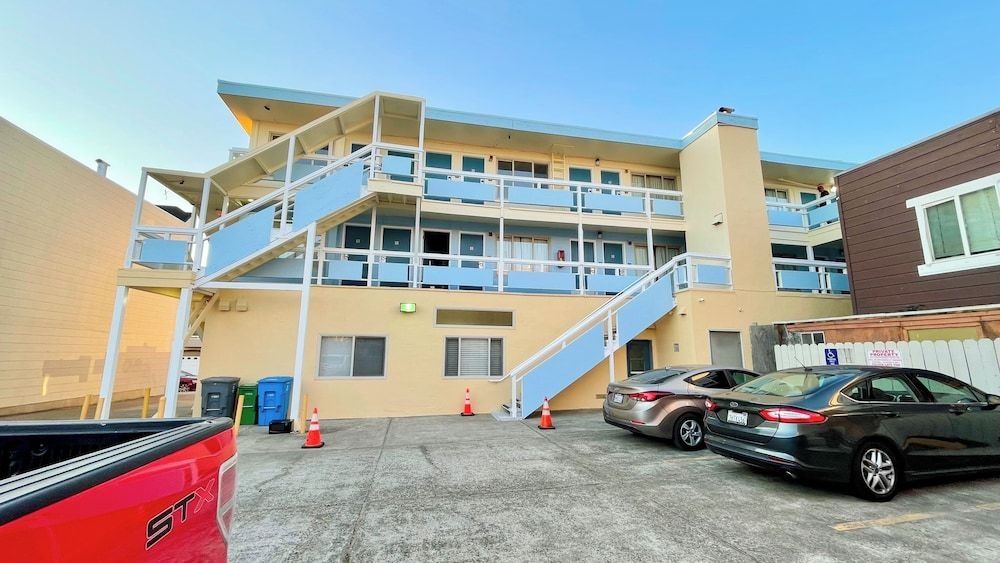 Beach Motel1