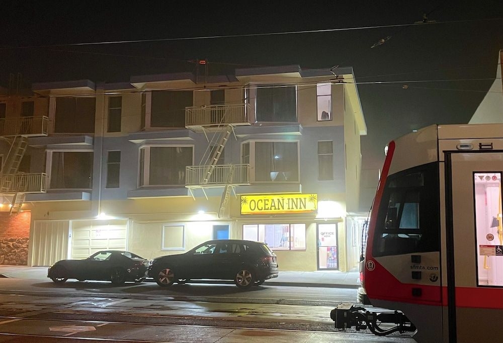 Beach Motel4