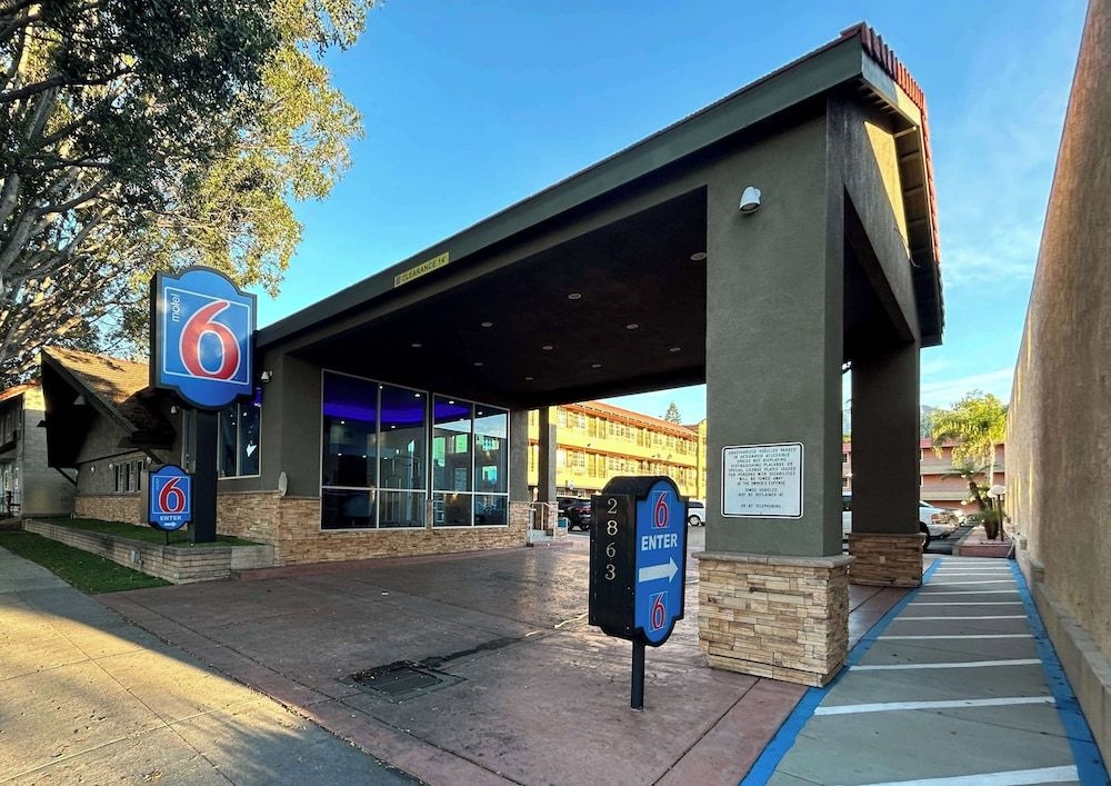 SUPER 8 PASADENA/LA AREA1