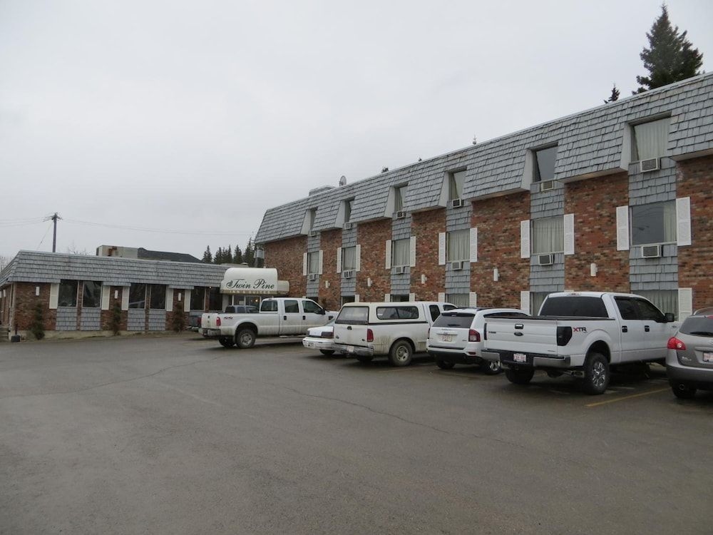 TWIN PINE MOTOR INN3