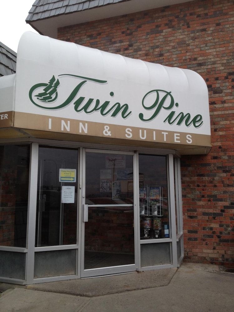 TWIN PINE MOTOR INN1