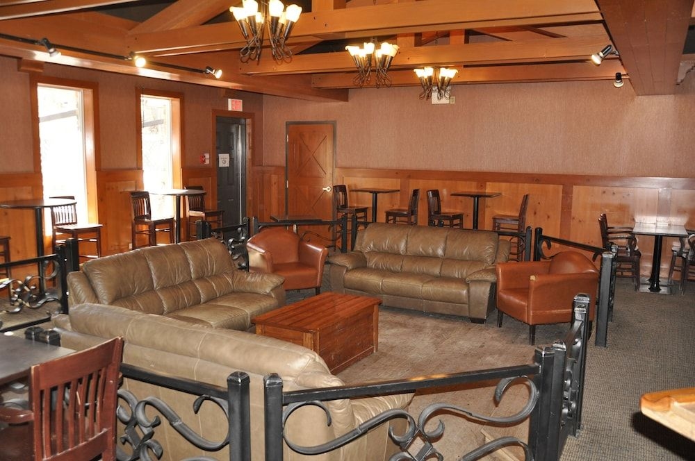 TWIN PINE MOTOR INN4