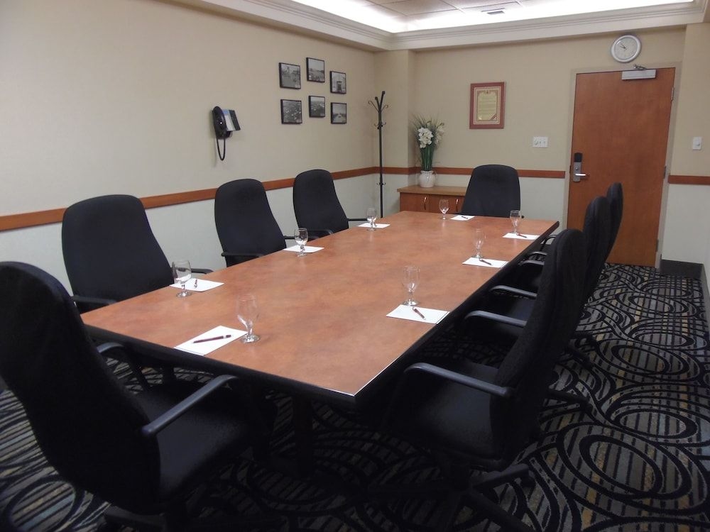 Rosslyn Inn and Suites4
