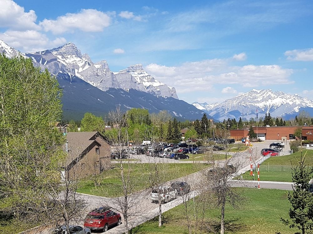 Sunset Resorts Canmore1