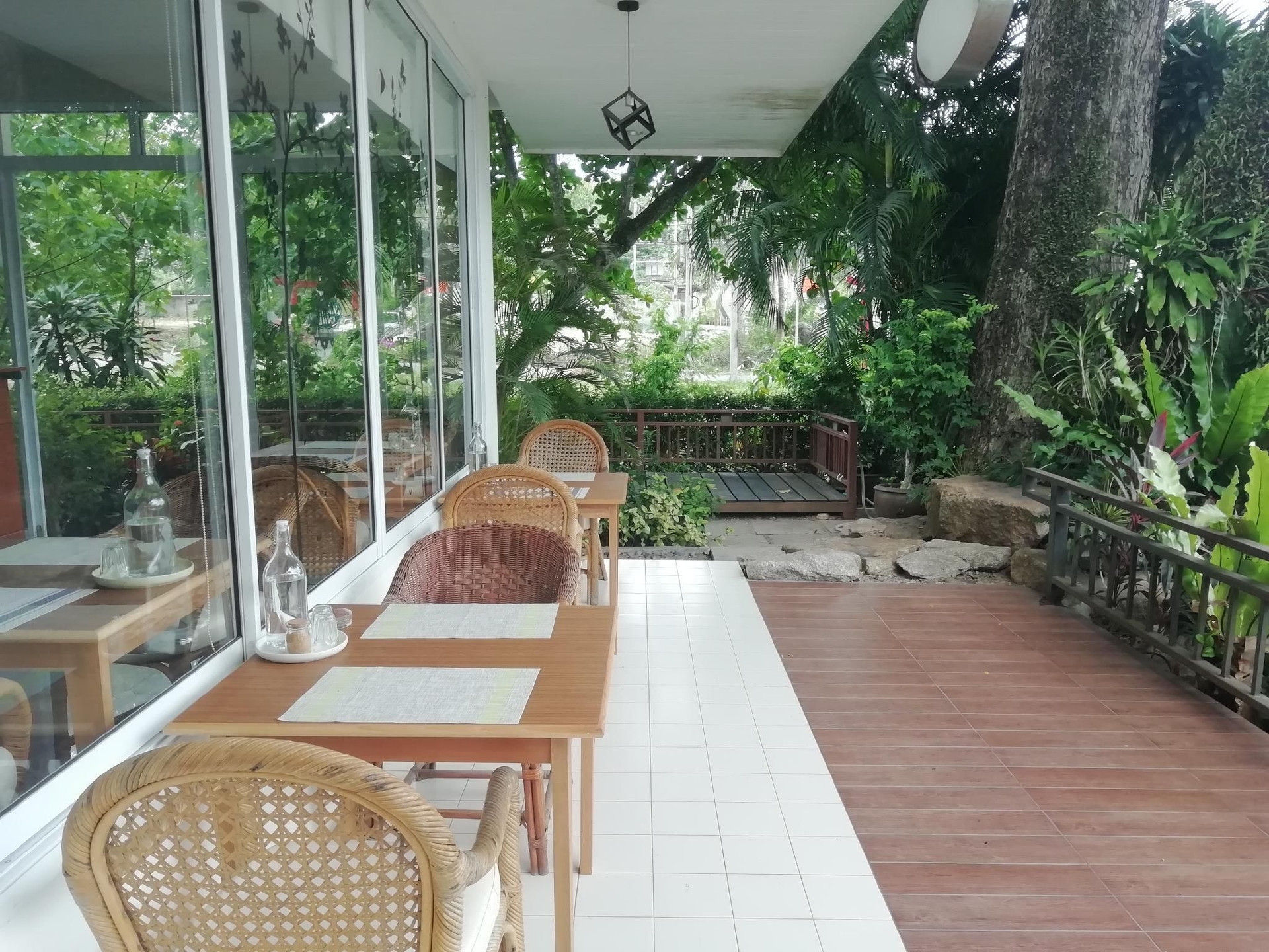 โรงแรมเฉวงธารา (Chaweng Tara Hotel)1
