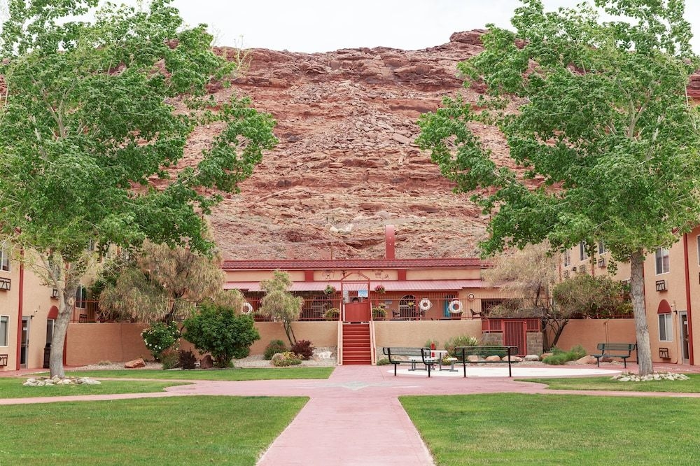 Aarchway Inn4