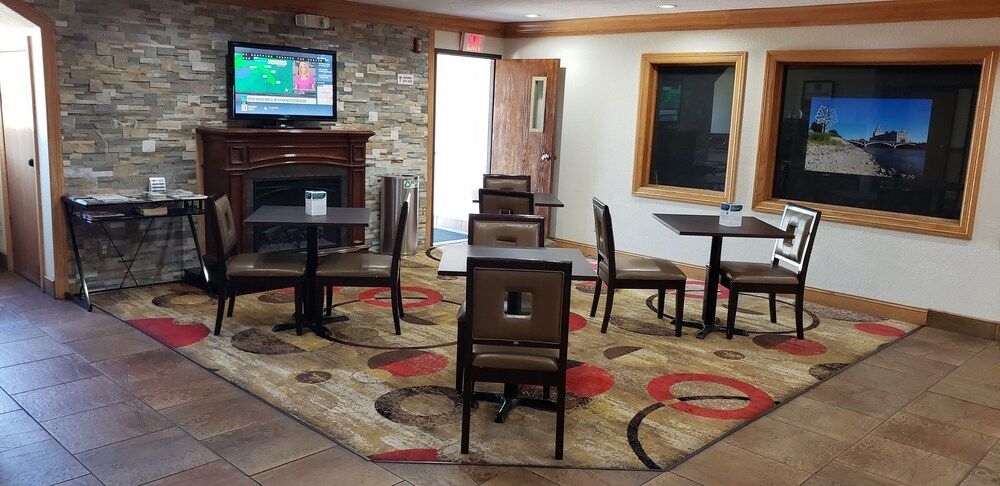 Econo Lodge Cedar Rapids3