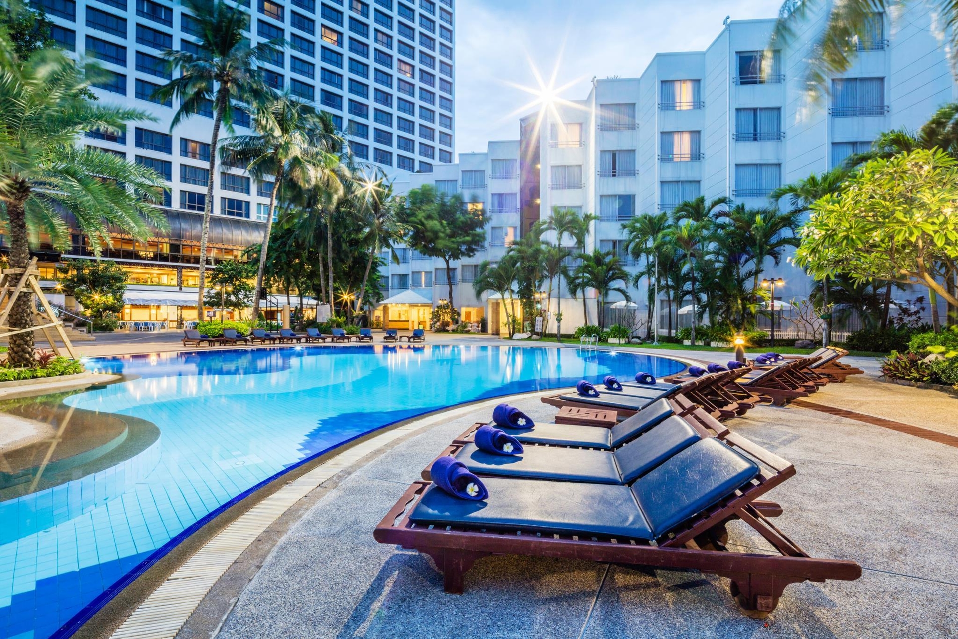 Cholchan Pattaya Beach Resort1