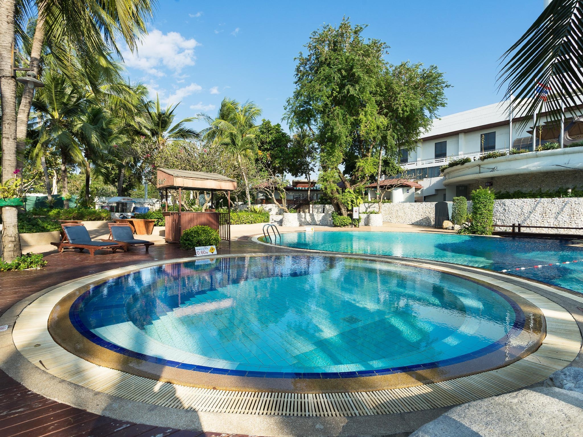 Cholchan Pattaya Beach Resort3