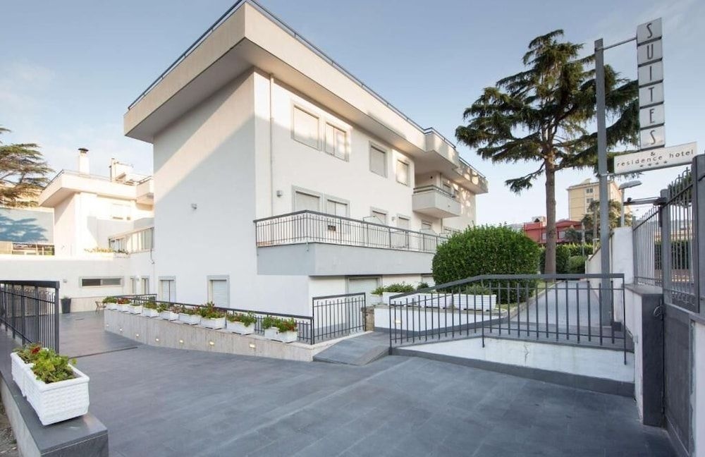 SUITES & RESIDENCE3