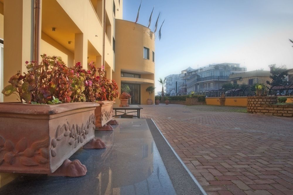 City Hotel2
