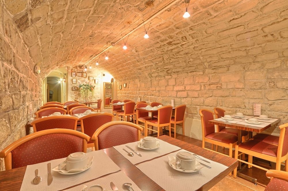 121 Paris Hotel2