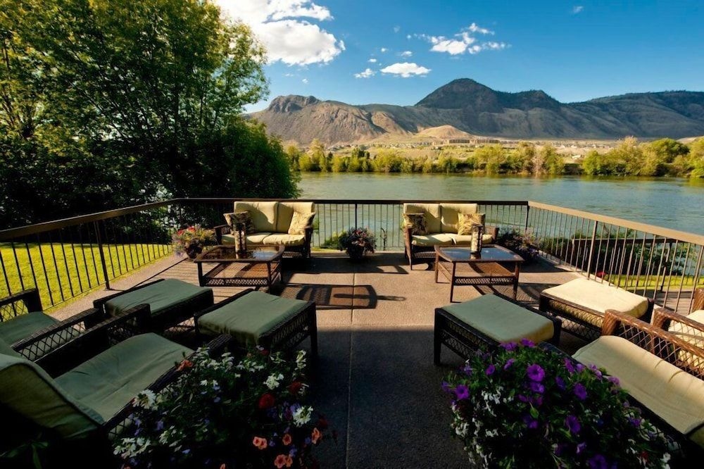 Riverland Inn4