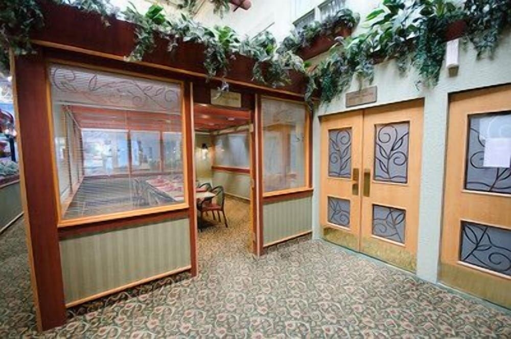 CANAD INNS GARDEN CITY1
