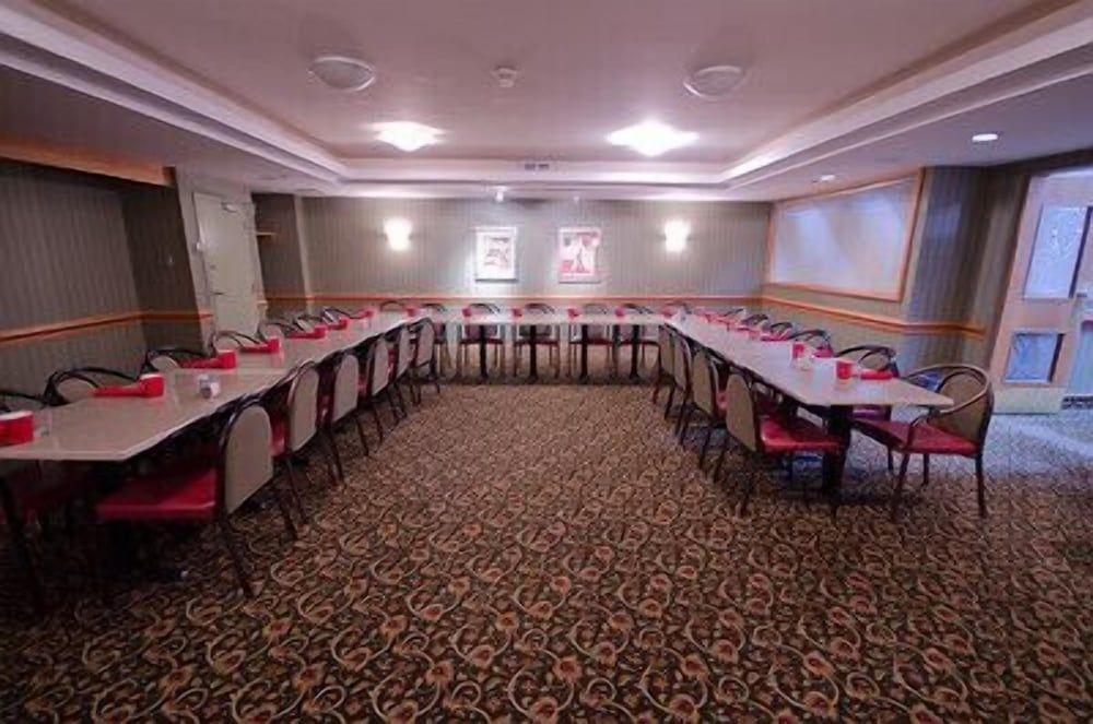CANAD INNS GARDEN CITY4