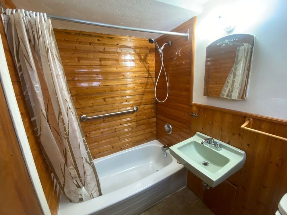 Hillcrest Motel3