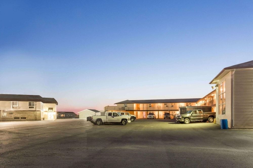 Knights Inn Moose Jaw1